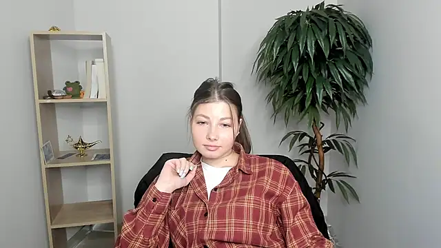 Snapshot of BrittGupton chatting on October 3, 8:41 am BrittGupton online show from October 3, 8:41 am