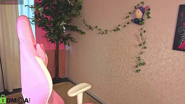 L1na Reeds online show from April 21, 1:09 am