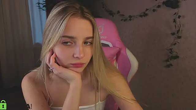 L1na Reeds online show from April 21, 3:02 am