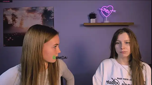 esme moore  online show from November 13, 10:03 am