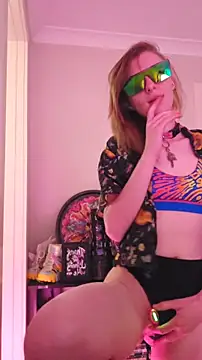 lonely Cosplay chick online show from December 13, 8:15 pm