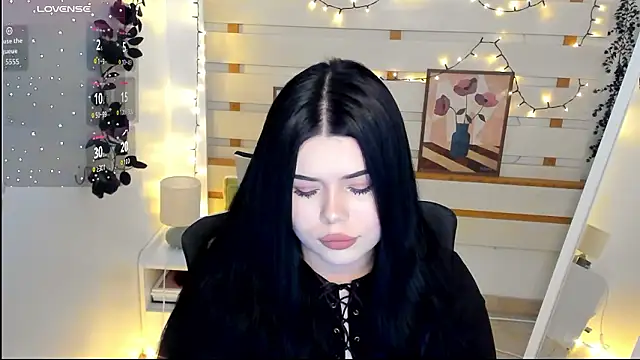 Mona Esty online show from February 6, 7:28 pm