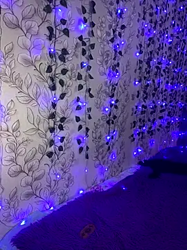 Kisa-Lisa  online show from December 4, 6:30 pm