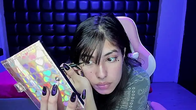 Violetta Swett  online show from December 2, 1:35 pm