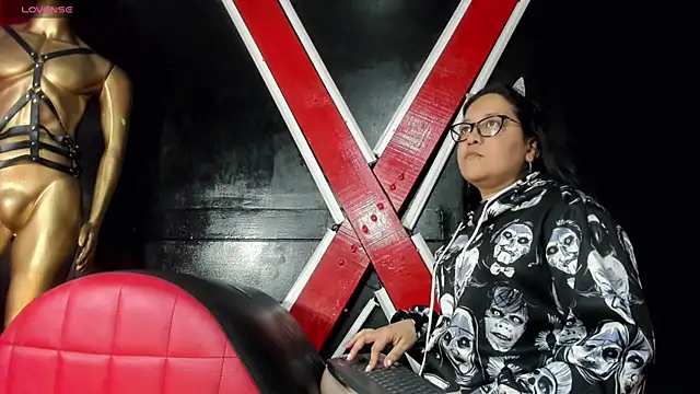 Xander Taylor  online show from October 7, 11:20 pm