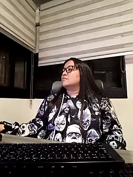 Xander Taylor  online show from October 9, 6:17 am