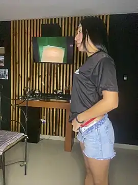 Thiffany-Brandon online show from November 4, 4:06 am