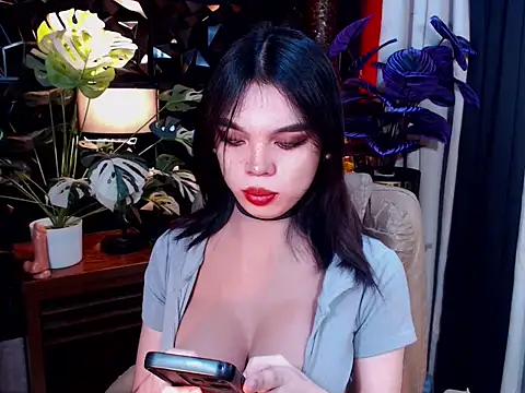 TWINKTRANSSHANEL online show from November 19, 5:24 pm