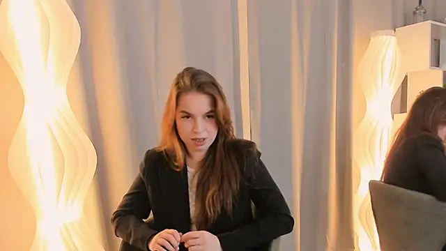 ToniaRoehr online show from October 4, 7:47 am