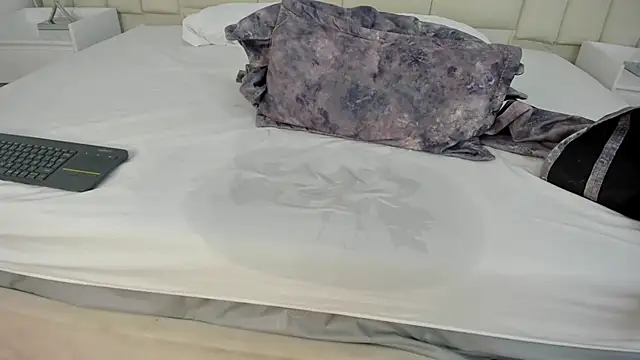 Alanha   online show from November 10, 5:02 am