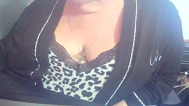 Playful MILF Demi online show from April 10, 2:34 pm