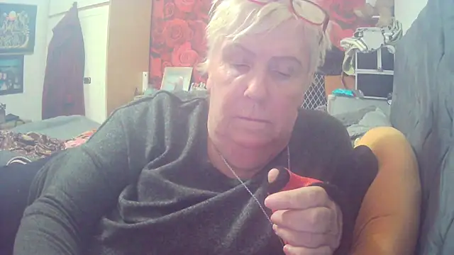 Playful MILF Demi online show from October 20, 12:08 pm