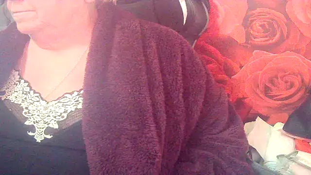 Playful MILF Demi online show from April 8, 8:22 pm