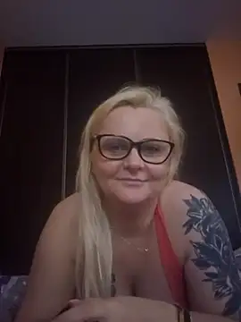 NieMaJazdyBezGwiazdy7883 online show from October 8, 8:18 am