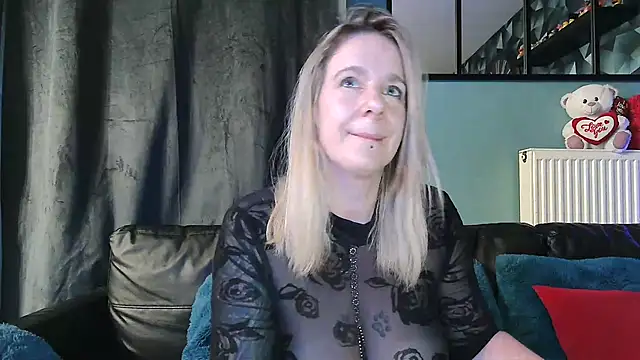 Delichieuse5 online show from May 6, 7:40 pm