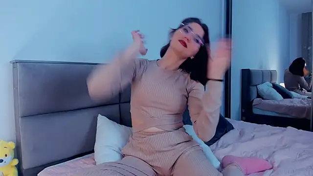 LorrieDegonia online show from October 31, 4:47 am