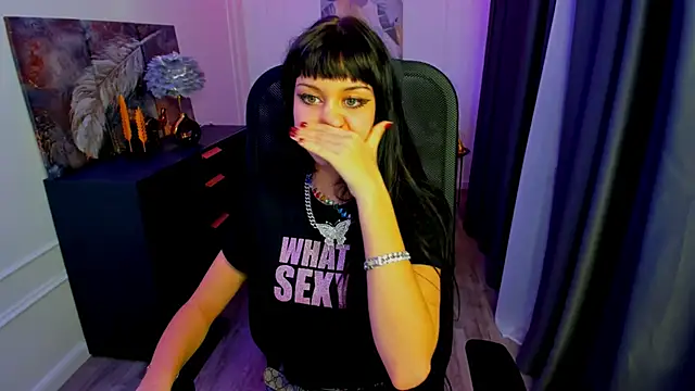 TiffanyYounge online show from March 31, 4:18 pm