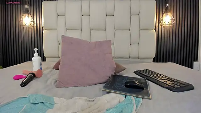 antonelasc online show from November 18, 8:10 pm