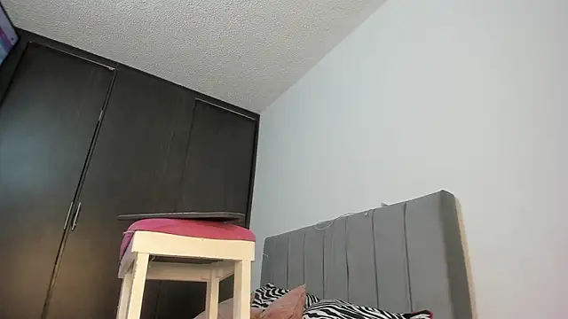 emy collyns online show from October 17, 2:48 am