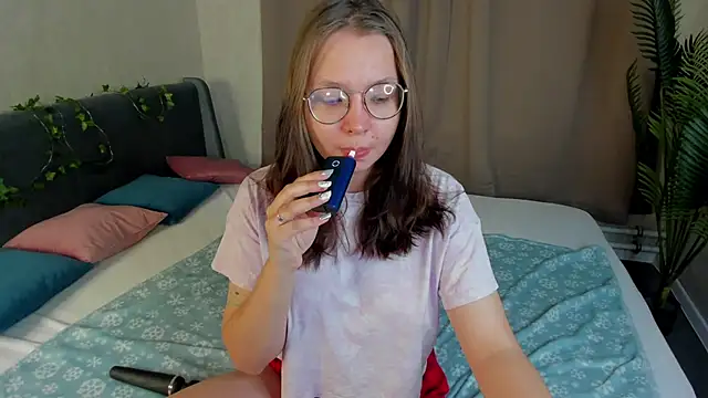 Nuura Moore online show from November 27, 1:30 am