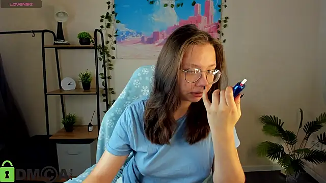 Nuura Moore online show from November 14, 1:05 am