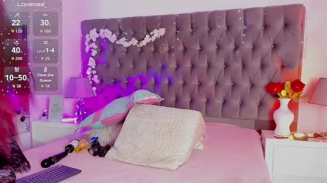 Emma Saylor online show from November 27, 6:44 pm