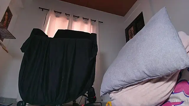 s-sweett online show from March 4, 8:37 pm