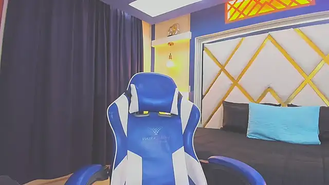 allison mc online show from December 3, 4:04 am