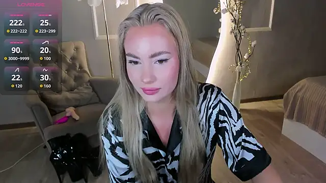  BellaClark online show from March 31, 8:20 pm