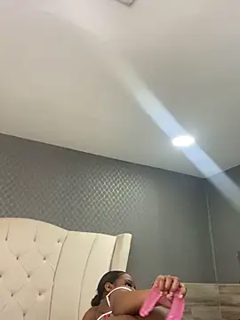 NahomyHart online show from October 16, 5:48 pm