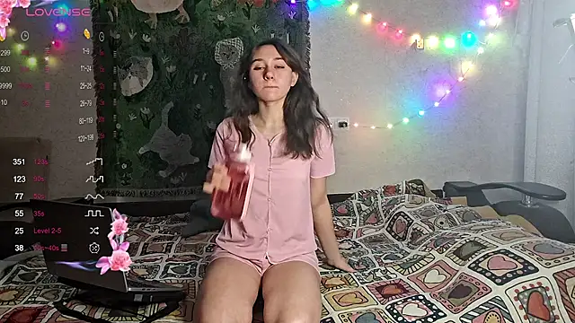 MiaLovelyOne online show from February 11, 2:29 pm