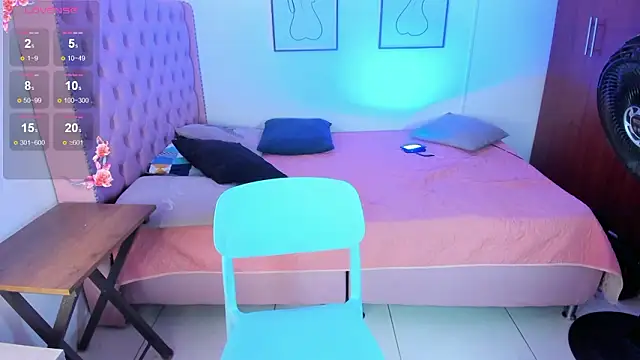 Laaura-Velez online show from March 29, 2:05 pm