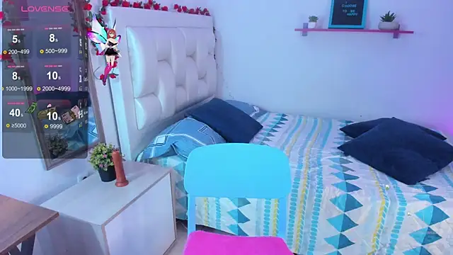 Laaura-Velez online show from November 5, 12:32 pm