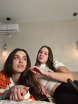 MayaGlow online show from October 25, 7:27 am