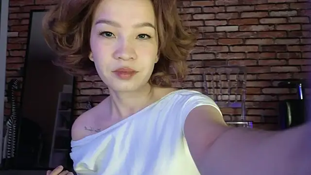 Snapshot of saya_li1 chatting on October 12, 9:39 pm saya li1 online show from October 12, 9:39 pm