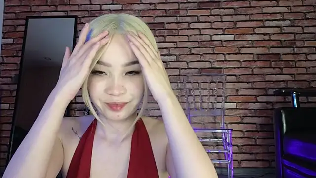 Snapshot of saya_li1 chatting on October 13, 10:56 pm saya li1 online show from October 13, 10:56 pm