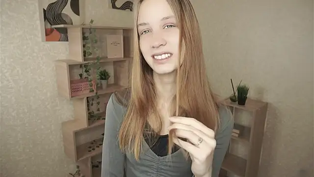 Snapshot of IveyColley chatting on October 21, 7:23 am IveyColley online show from October 21, 7:23 am