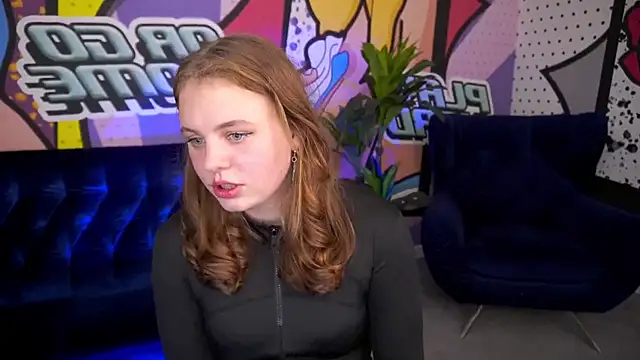 SnowWhiti online show from October 28, 2:12 pm