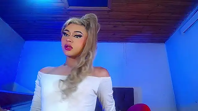 VeryHotGill online show from November 14, 10:32 pm