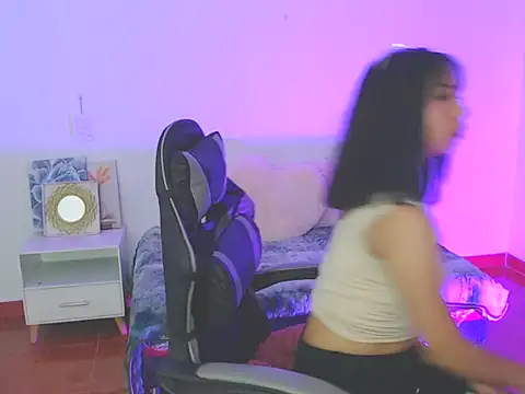 sofia  666 online show from December 2, 8:00 pm