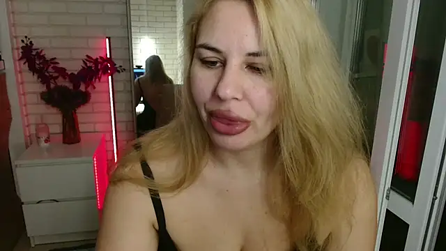 Passion-Blondy online show from December 4, 8:20 pm