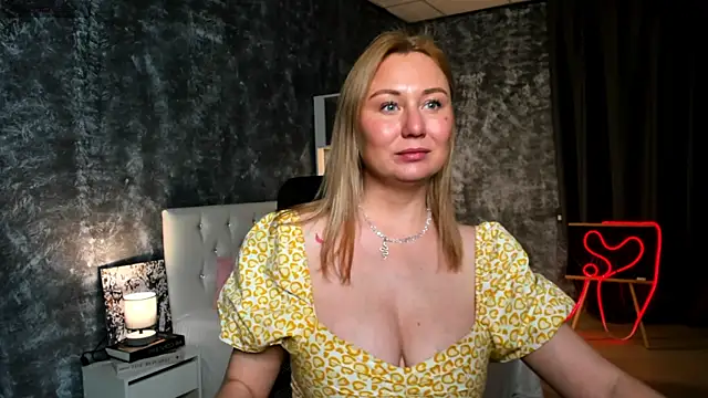 scent  of woman online show from October 28, 1:44 am