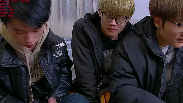 KK-cuteboy online show from December 21, 10:30 am