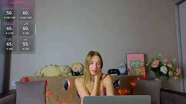 ElizaPurrr online show from October 26, 11:05 am