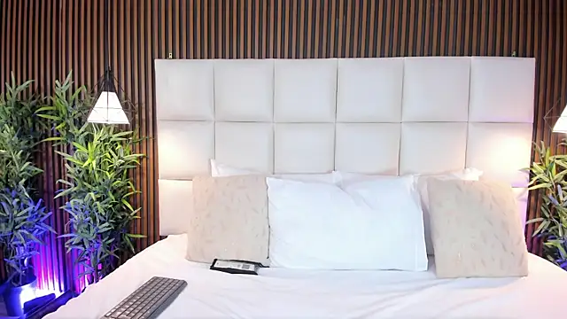 VanneCamiel online show from December 5, 12:39 pm