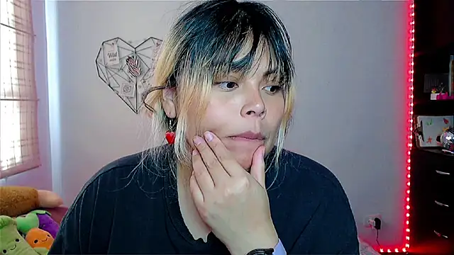 EllieMoonX online show from December 1, 8:22 pm