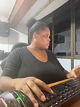 gabrielabrunette69 online show from December 4, 1:19 am