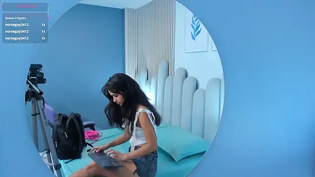 luly dreams online show from June 18, 11:48 am