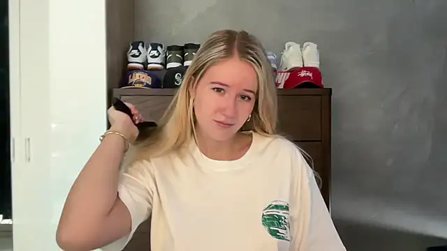 itssosierra online show from May 1, 12:25 am