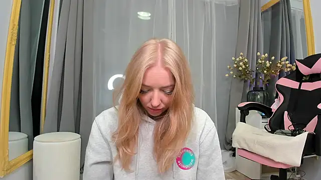 SundyRose online show from January 17, 9:33 pm